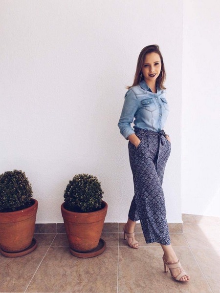 calça pantacourt com camisa jeans